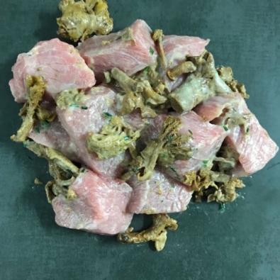 SAUTE VEAU CREME ET GIROLLES (la part)